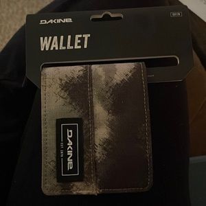 Dakine wallet NWT
